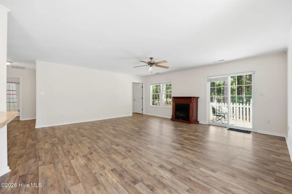 702 Hummingbird S Swansboro, NC 28584