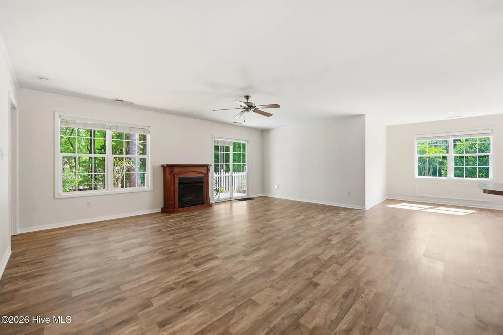 702 Hummingbird S Swansboro, NC 28584