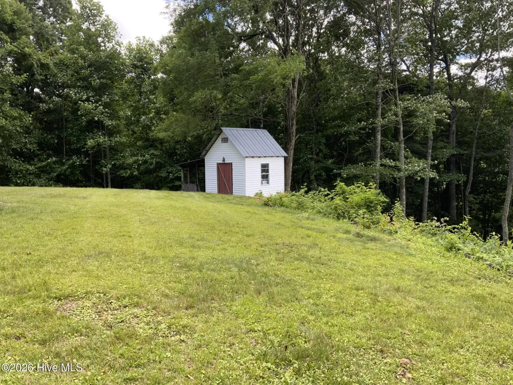 185 Joyces Topton, NC 28781