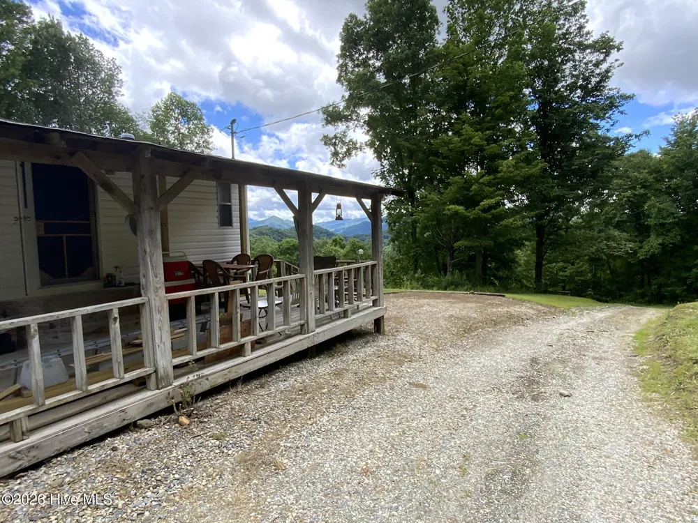 185 Joyces Topton, NC 28781