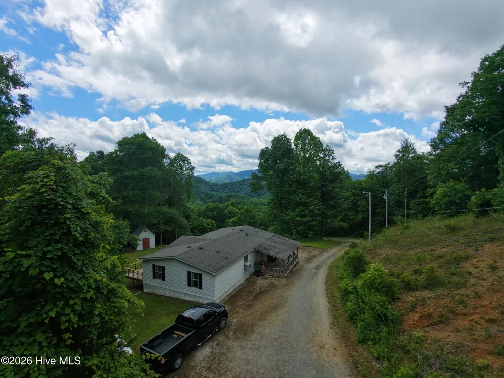 185 Joyces Topton, NC 28781