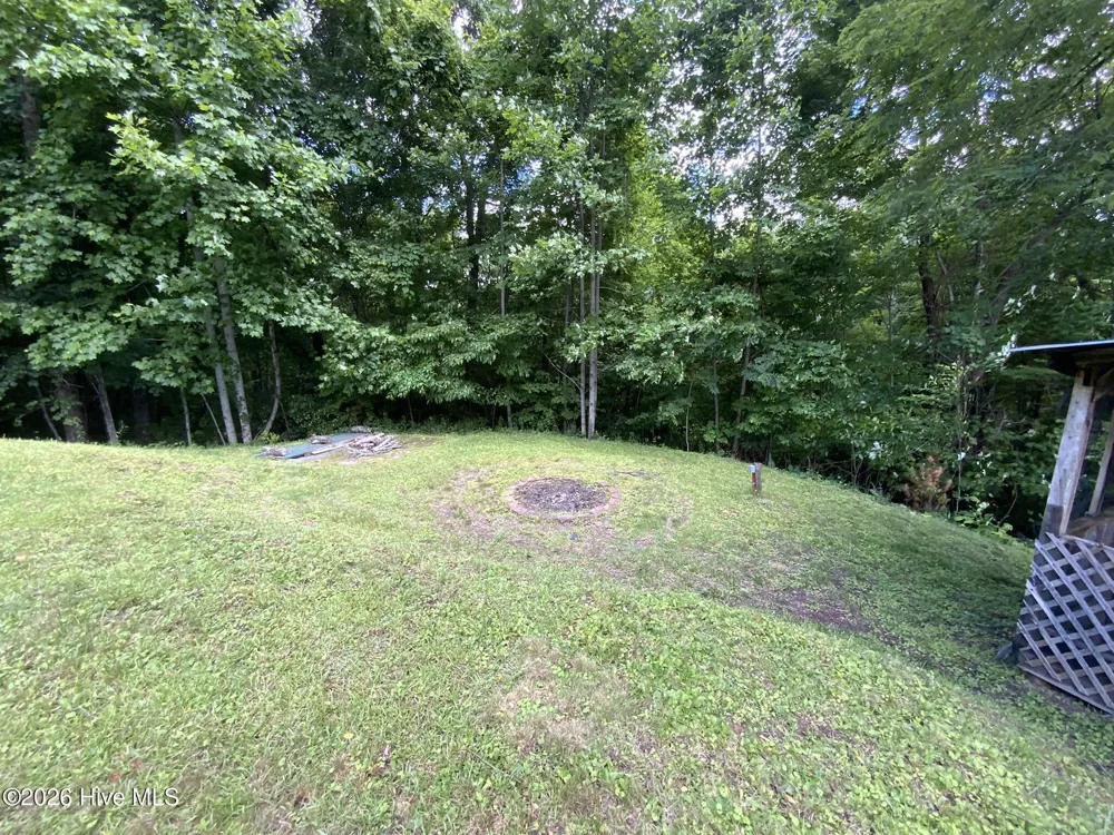 185 Joyces Topton, NC 28781