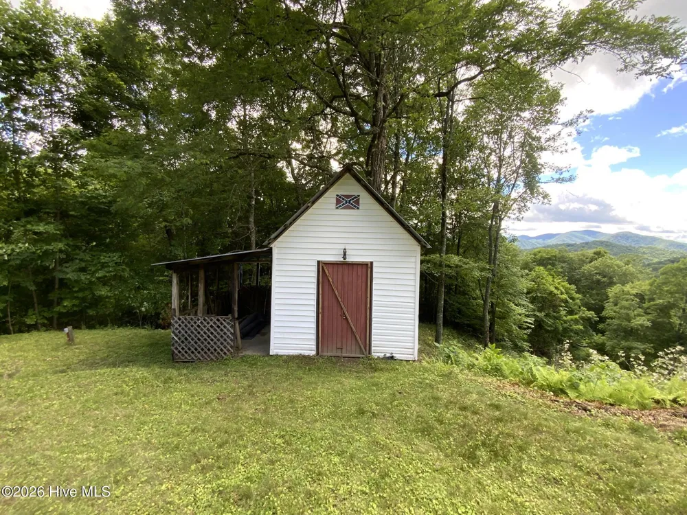 185 Joyces Topton, NC 28781