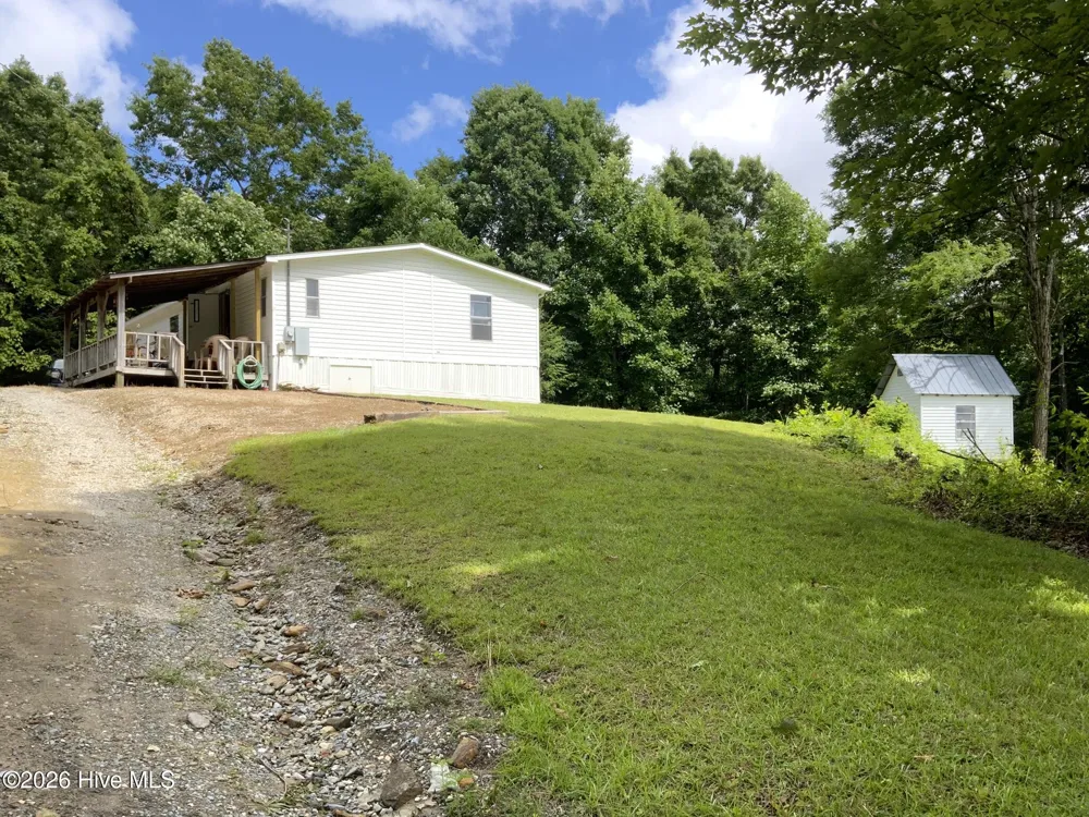 185 Joyces Topton, NC 28781