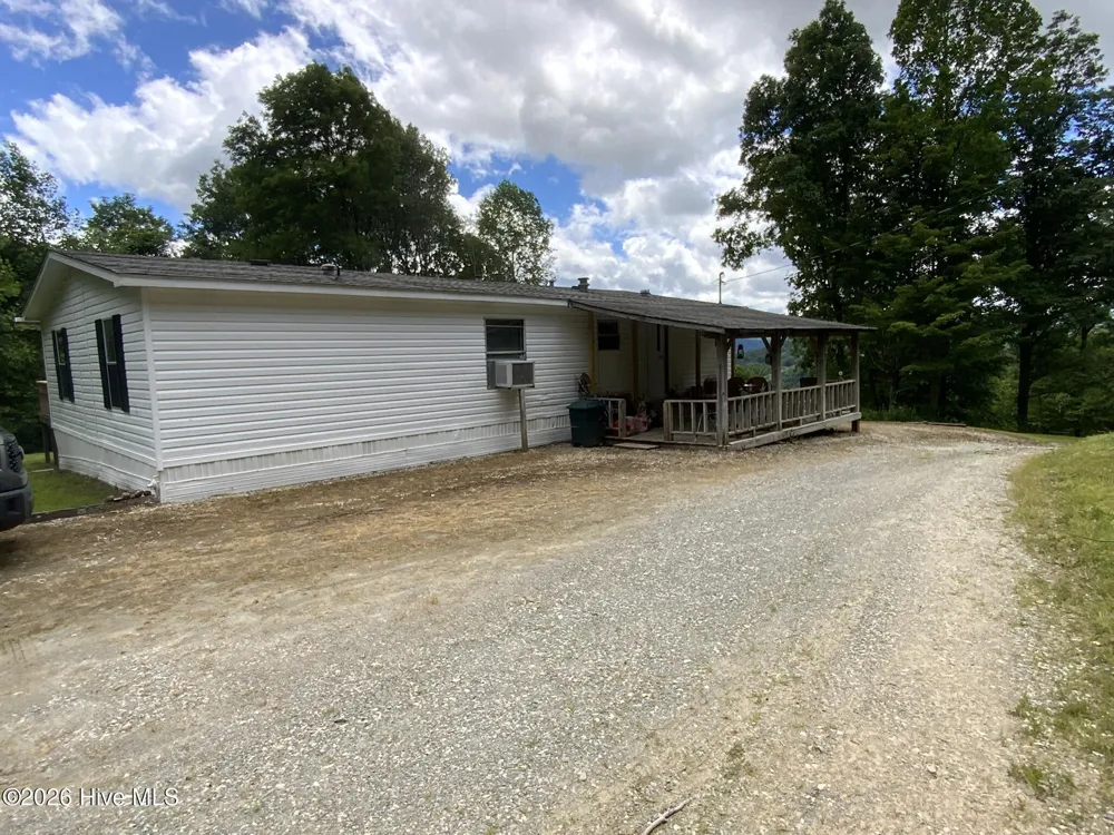 185 Joyces Topton, NC 28781