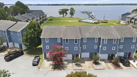 18 Eastern Shore Townhouses #18