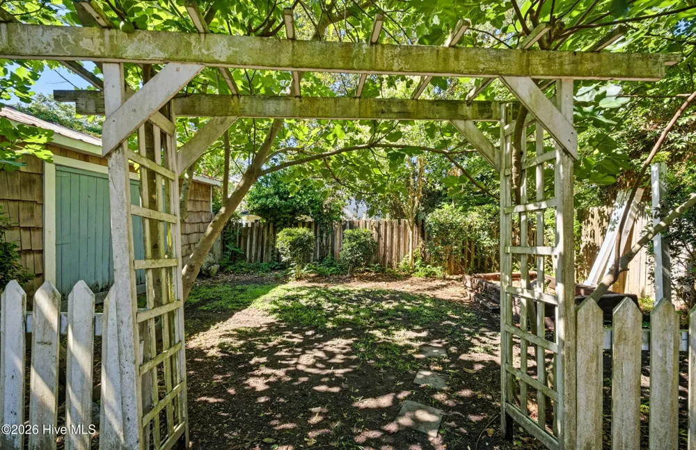 205 W Church Street Edenton, NC 27932