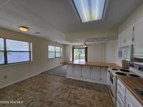 1221 Riverside Avenue #404
