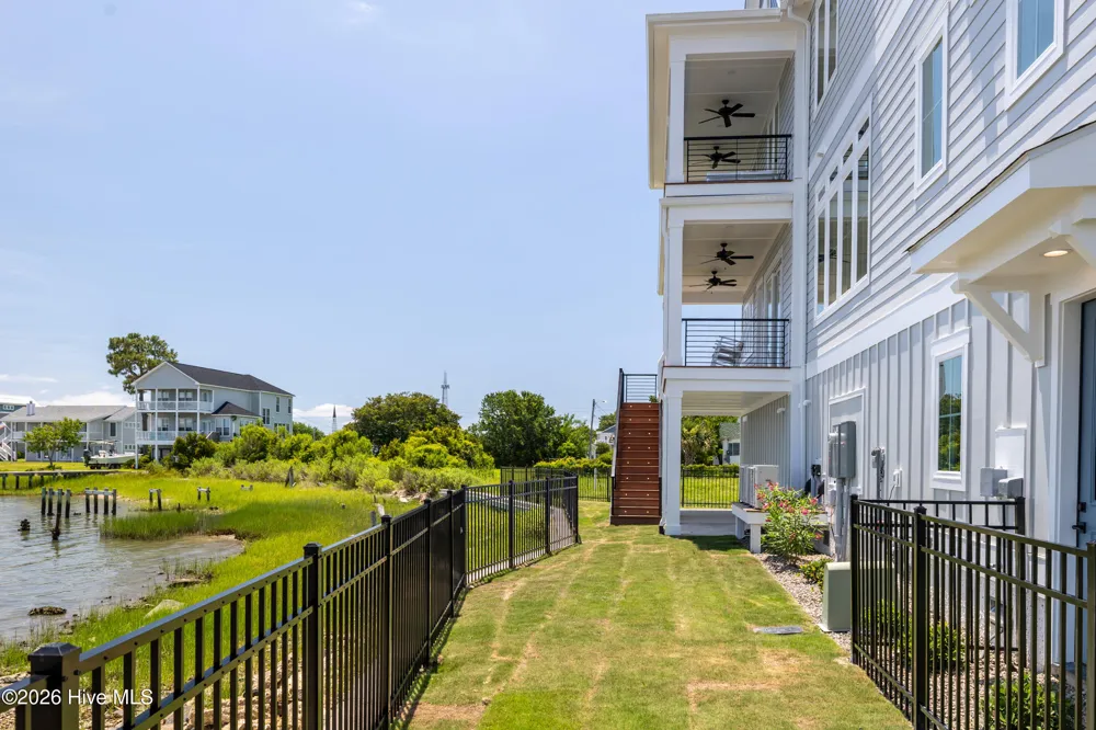 514 11th Street #B Morehead City, NC 28557