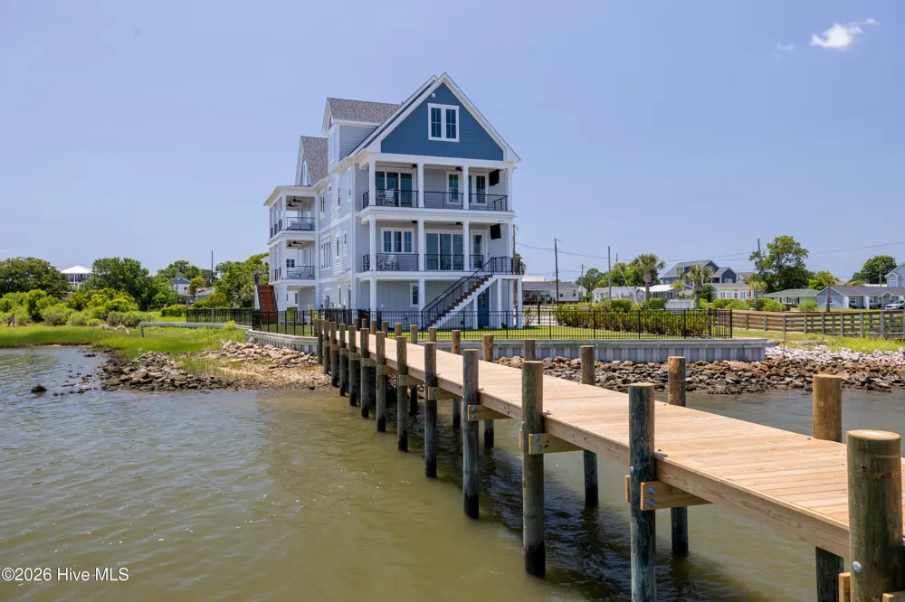 514 11th Street #B Morehead City, NC 28557