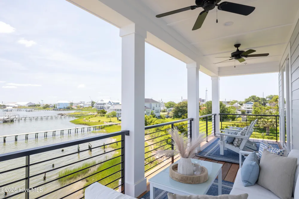 514 11th Street #B Morehead City, NC 28557