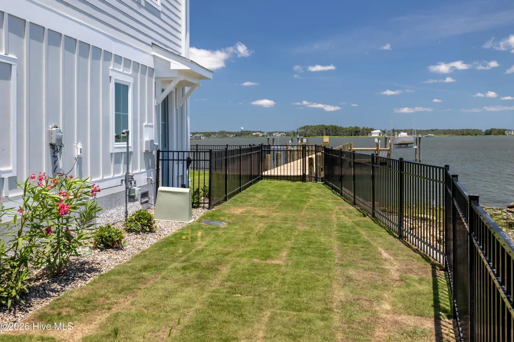 514 11th Street #B Morehead City, NC 28557