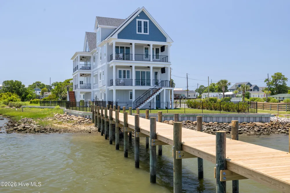 514 11th Street #B Morehead City, NC 28557
