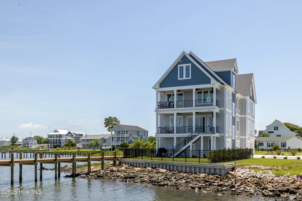 514 11th Street #B Morehead City, NC 28557