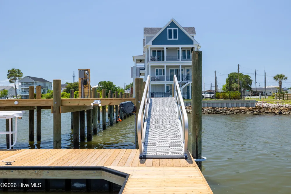 514 11th Street #B Morehead City, NC 28557