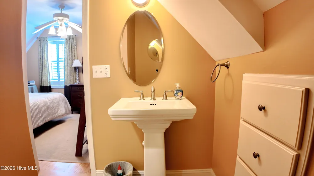 97 Woodbury Road Elizabethtown, NC 28337