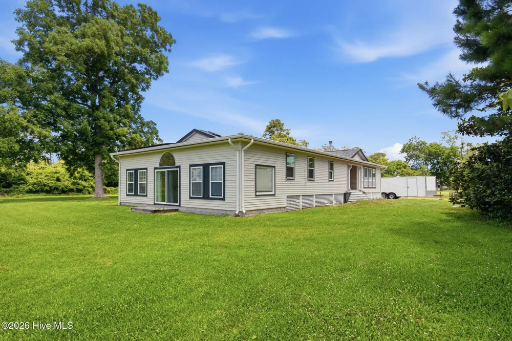 1127 Straits Road Smyrna, NC 28579