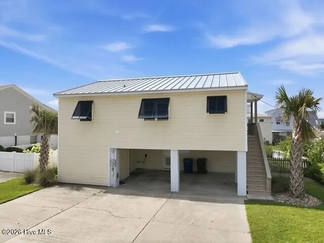 102 W Dobbs Street Atlantic Beach, NC 28512