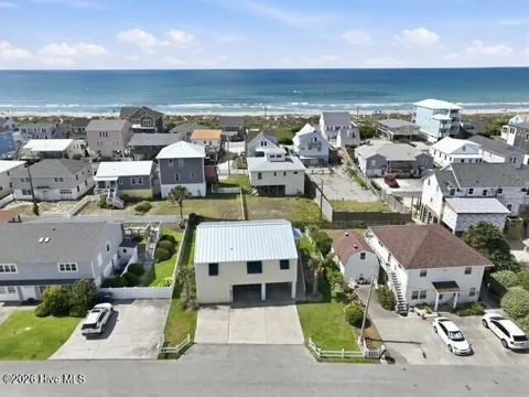102 W Dobbs Street