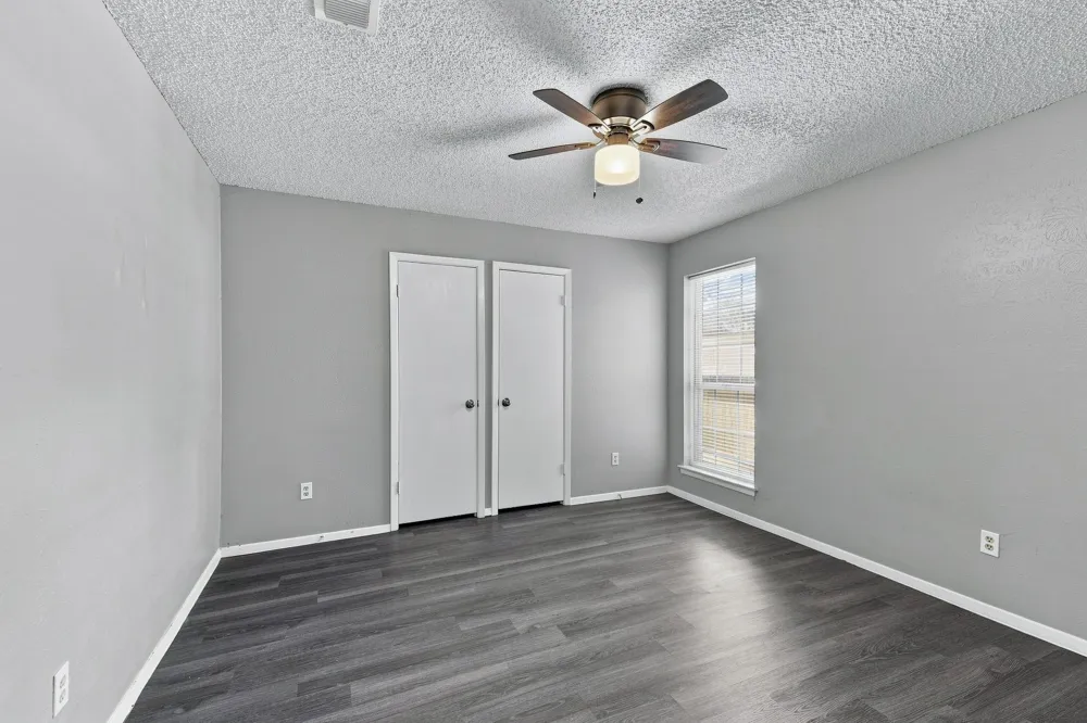 512 Sussex Drive Arlington, TX 76014