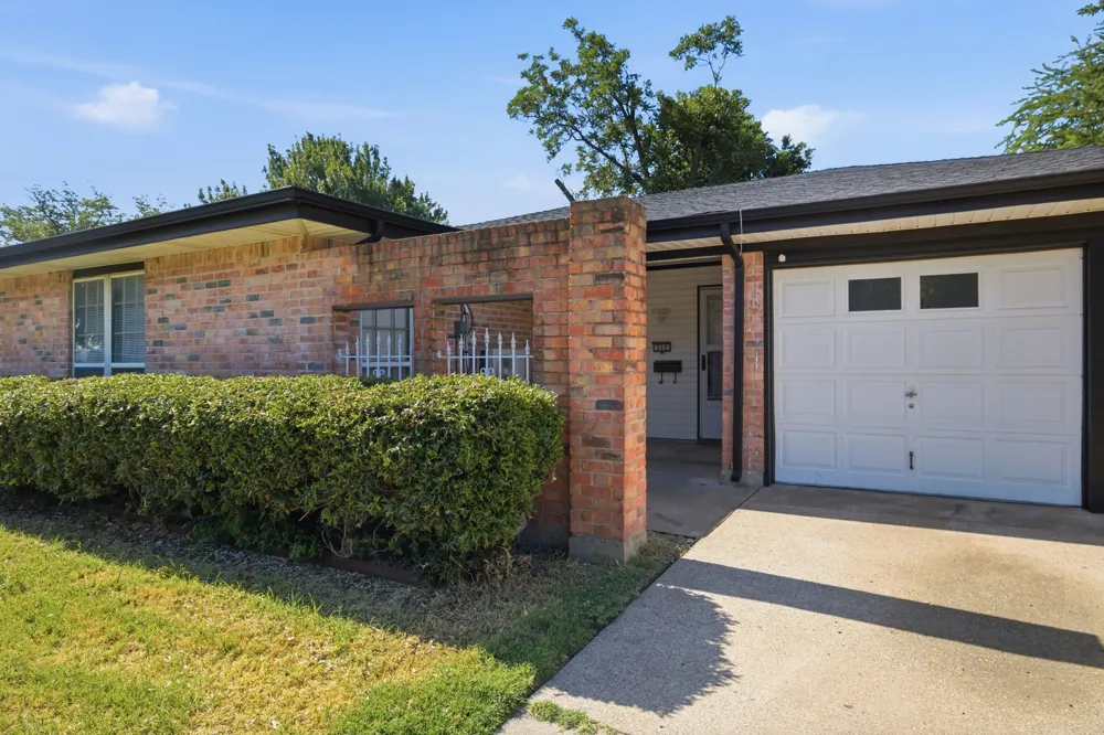 512 Sussex Drive Arlington, TX 76014