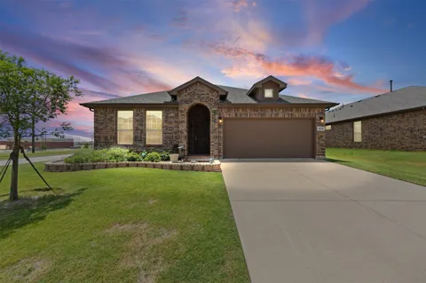 1216 Larkspur Lane