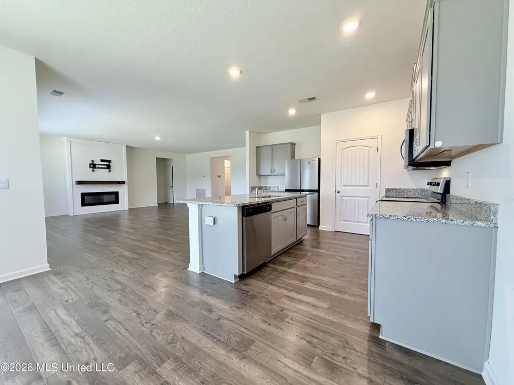161 Twin Lakes Drive Byhalia, MS 38611