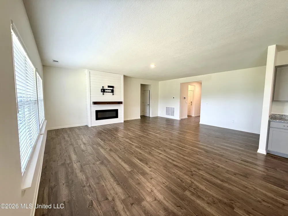 161 Twin Lakes Drive Byhalia, MS 38611