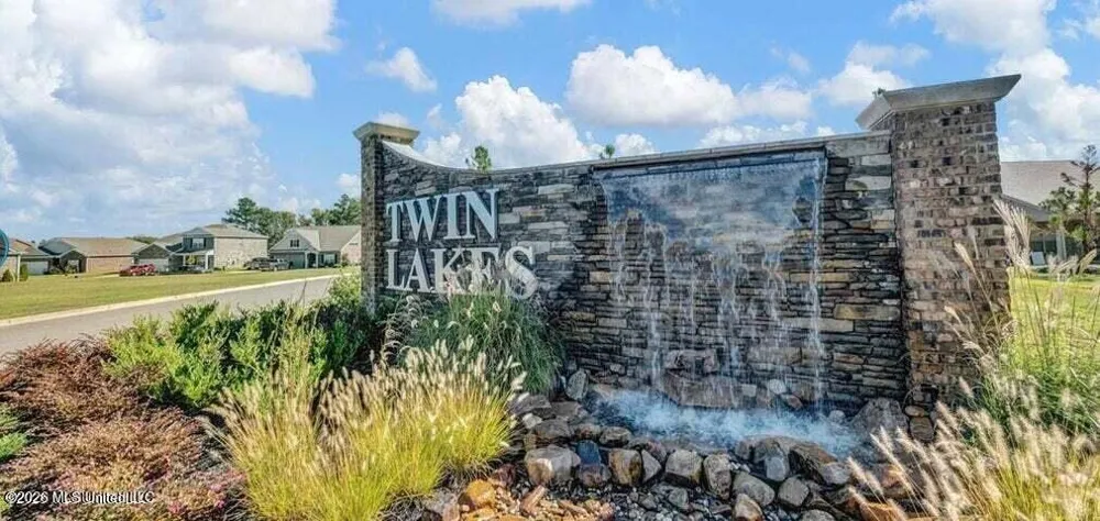 161 Twin Lakes Drive Byhalia, MS 38611