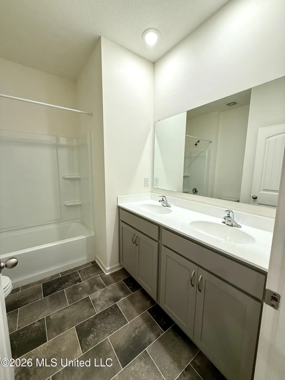 161 Twin Lakes Drive Byhalia, MS 38611
