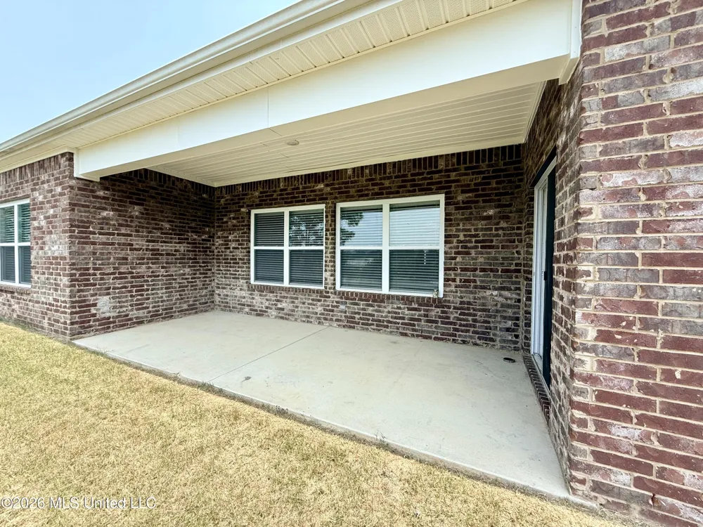 161 Twin Lakes Drive Byhalia, MS 38611