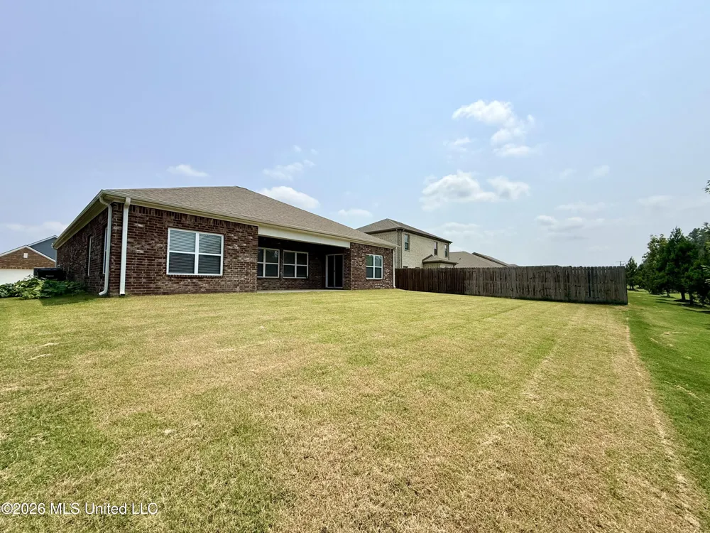 161 Twin Lakes Drive Byhalia, MS 38611