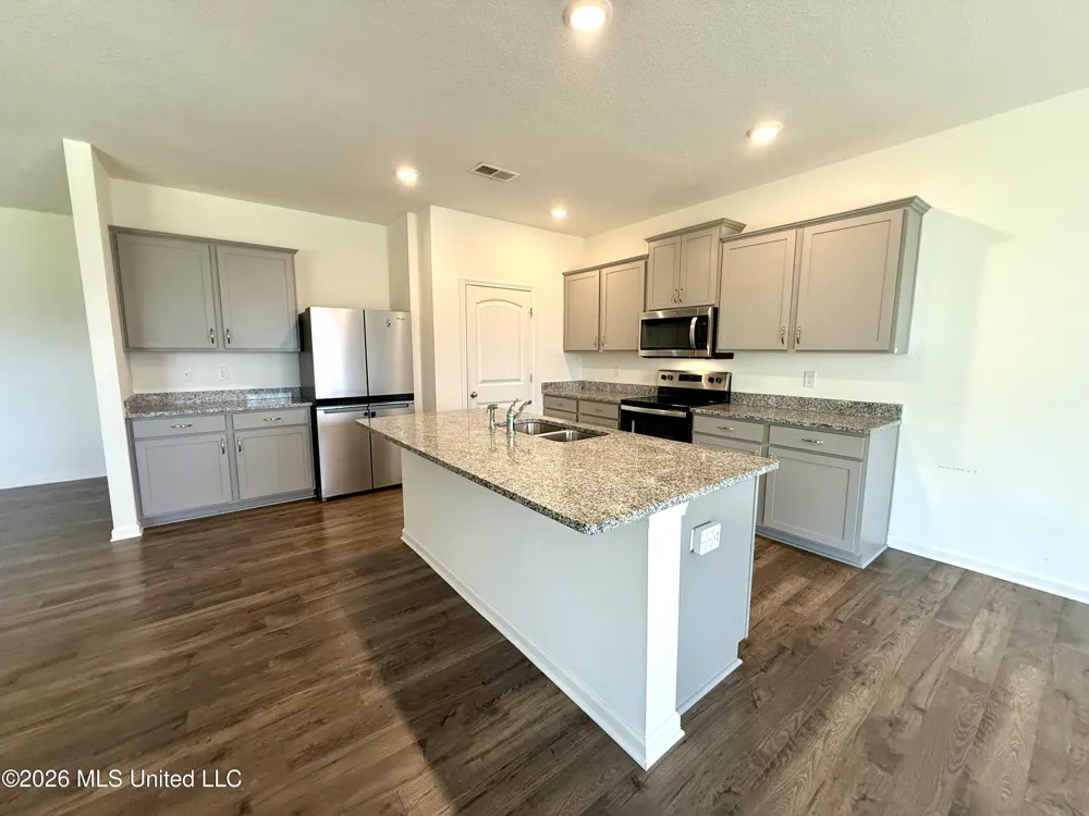 161 Twin Lakes Drive Byhalia, MS 38611