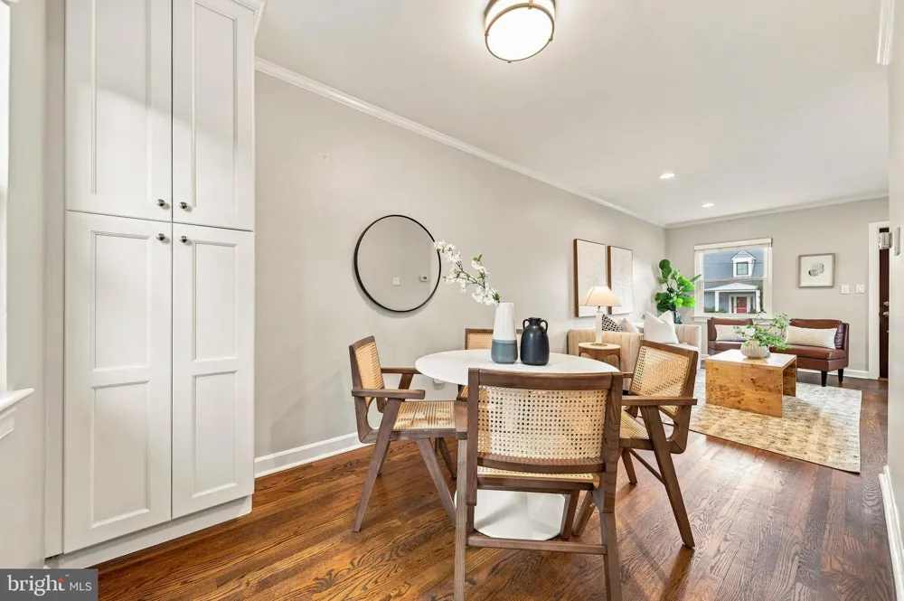 8 E MASONIC VIEW AVENUE Alexandria, VA 22301