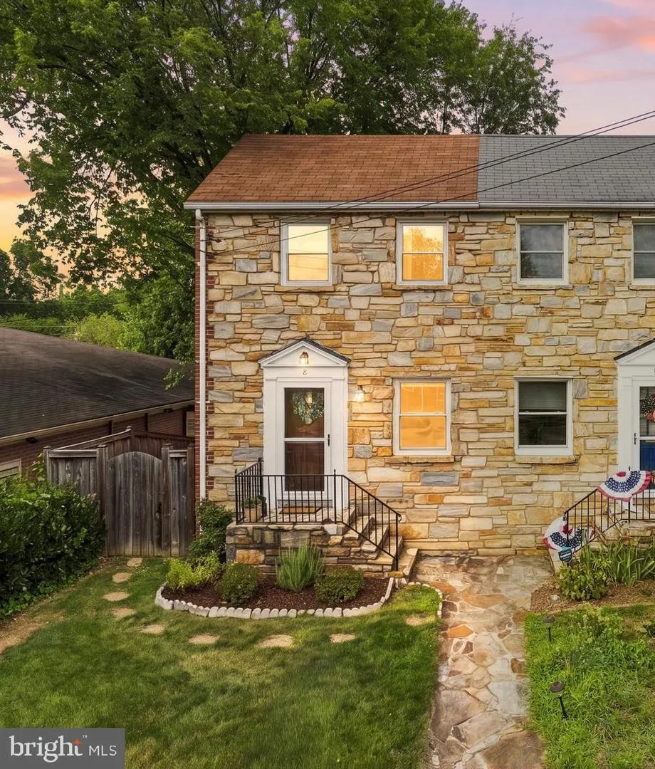 8 E MASONIC VIEW AVENUE Alexandria, VA 22301