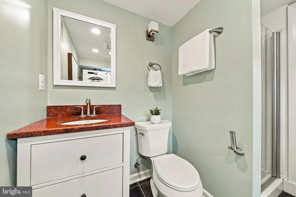 8 E MASONIC VIEW AVENUE Alexandria, VA 22301