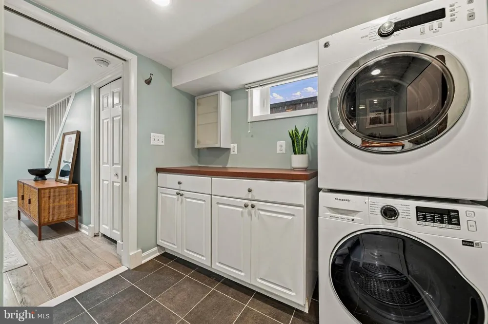 8 E MASONIC VIEW AVENUE Alexandria, VA 22301