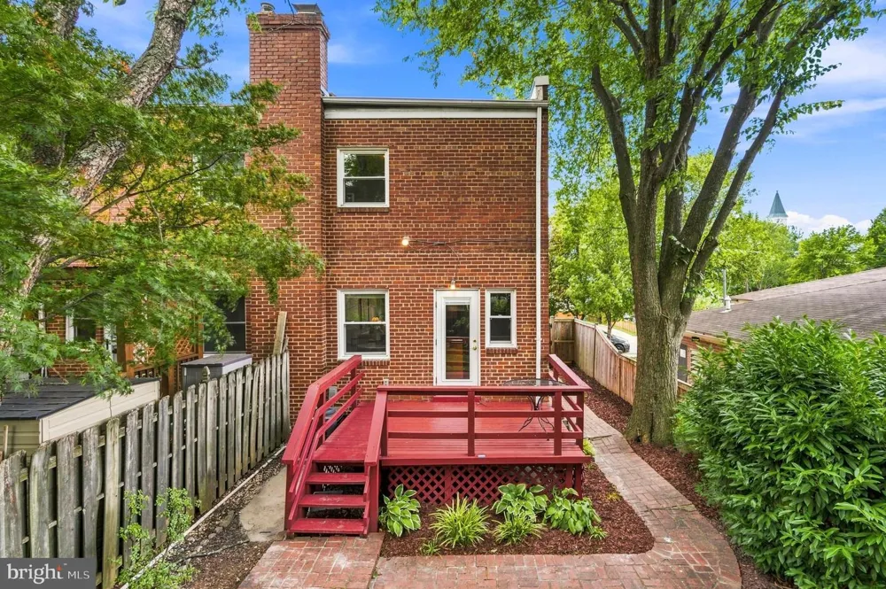 8 E MASONIC VIEW AVENUE Alexandria, VA 22301