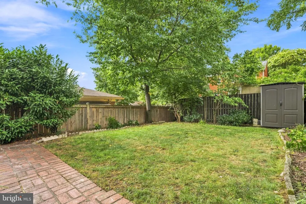 8 E MASONIC VIEW AVENUE Alexandria, VA 22301