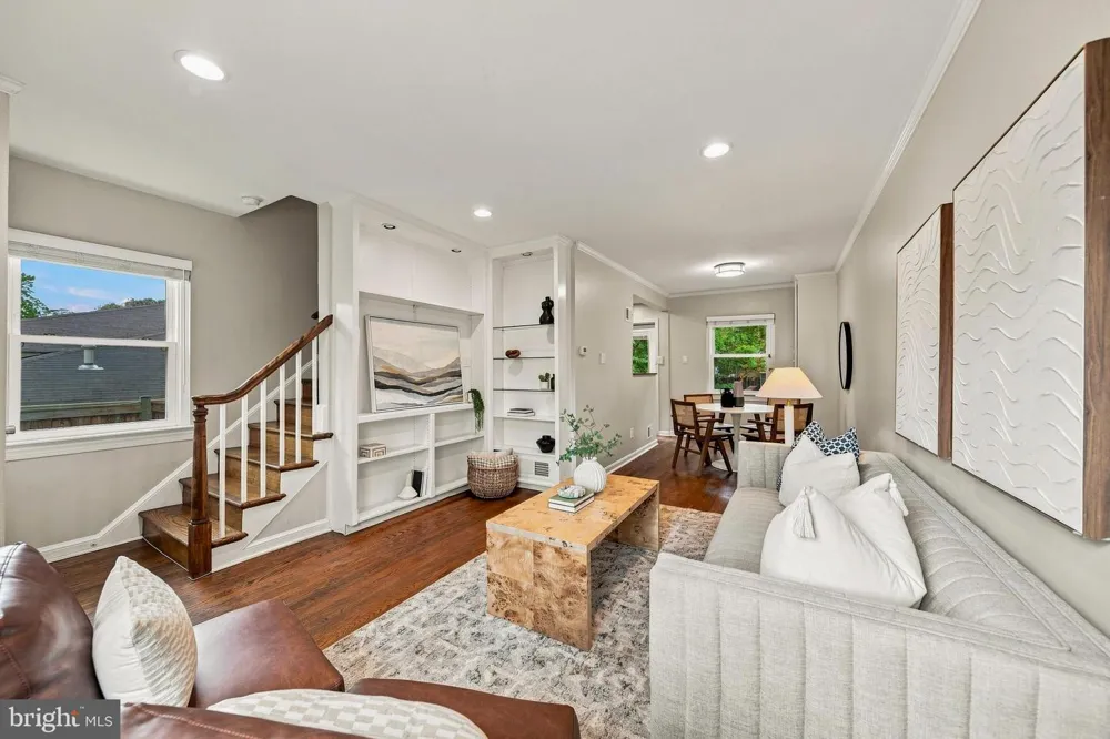 8 E MASONIC VIEW AVENUE Alexandria, VA 22301
