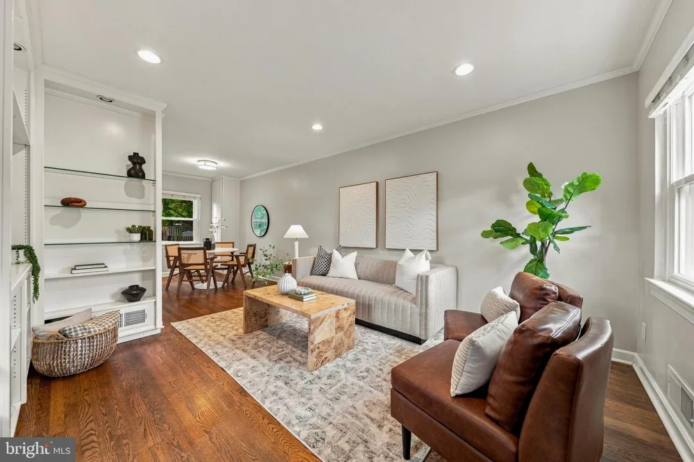 8 E MASONIC VIEW AVENUE Alexandria, VA 22301
