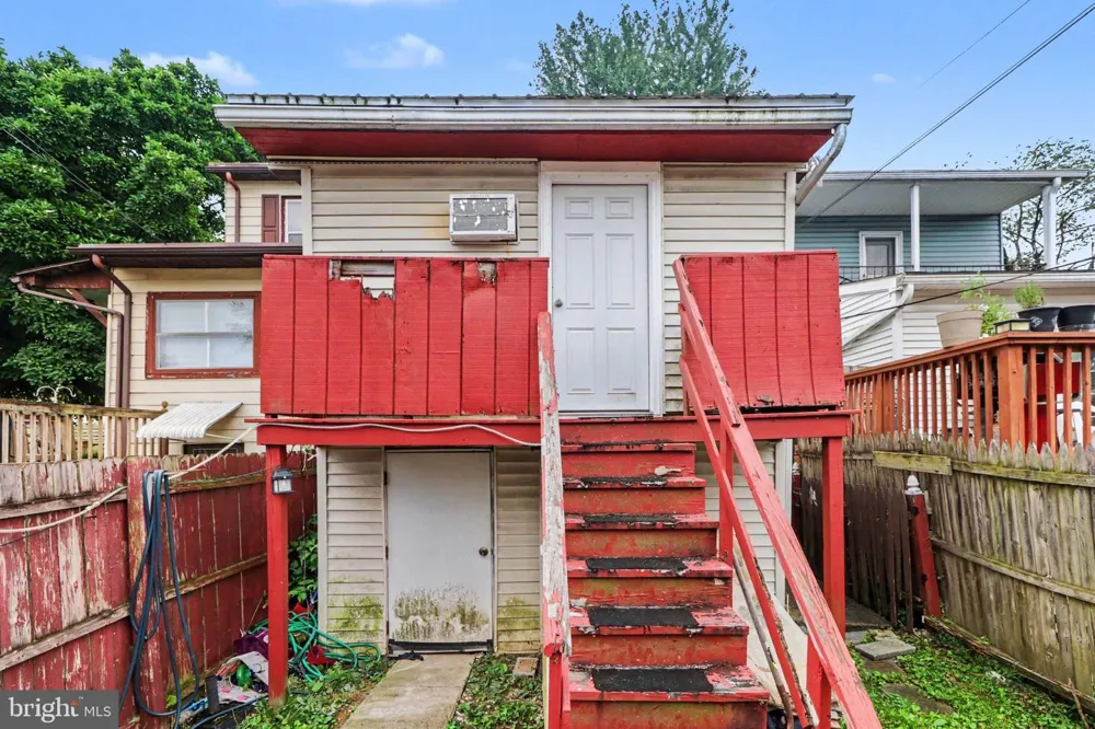 523 E WALNUT STREET Lebanon, PA 17042