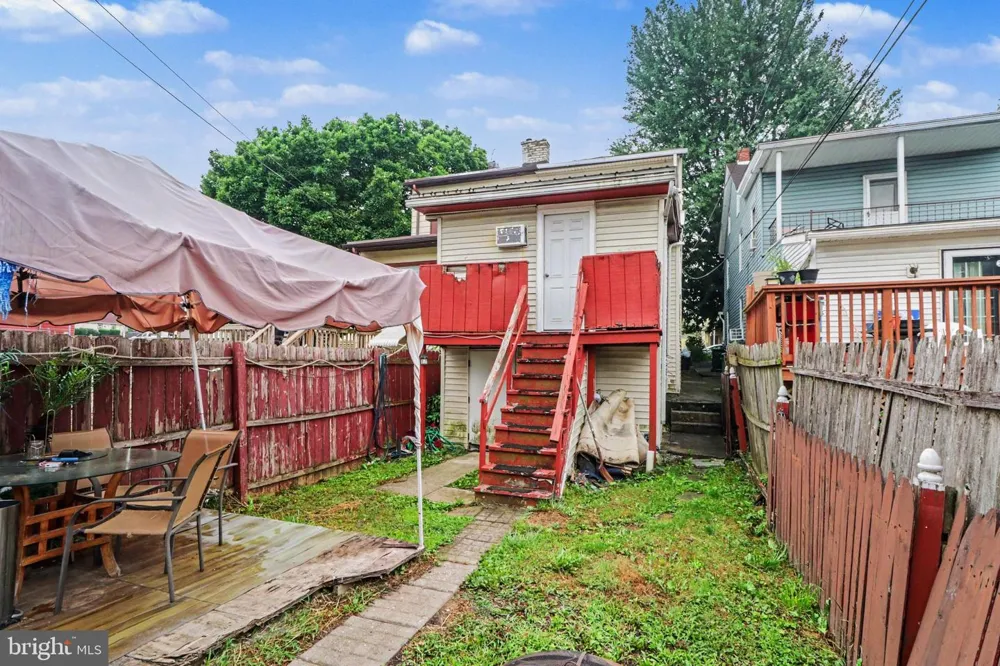 523 E WALNUT STREET Lebanon, PA 17042