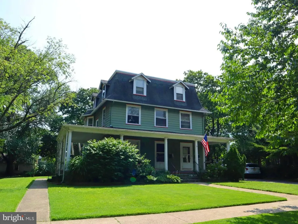 208 LINDEN AVENUE #B Riverton, NJ 08077