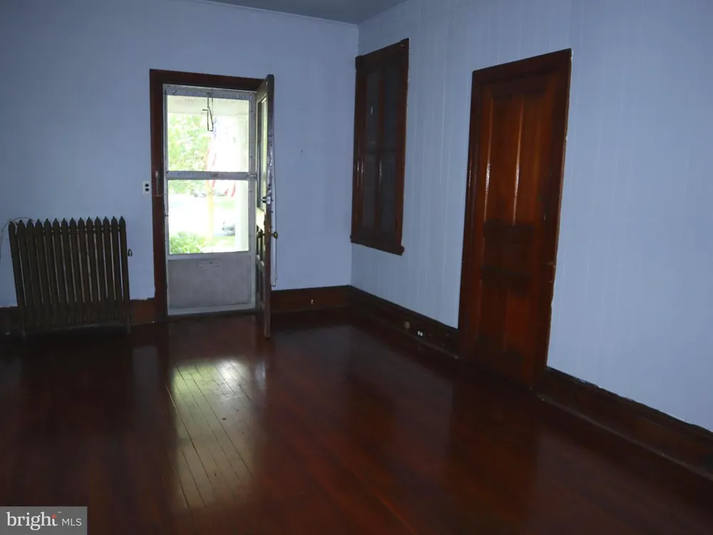 208 LINDEN AVENUE #B Riverton, NJ 08077