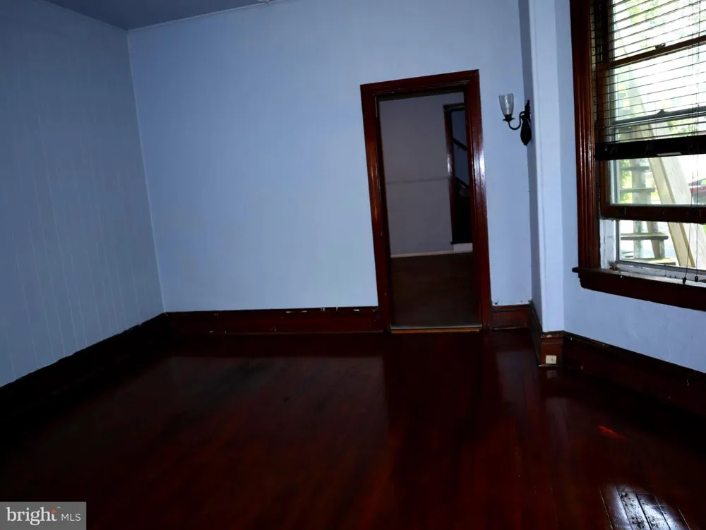 208 LINDEN AVENUE #B Riverton, NJ 08077