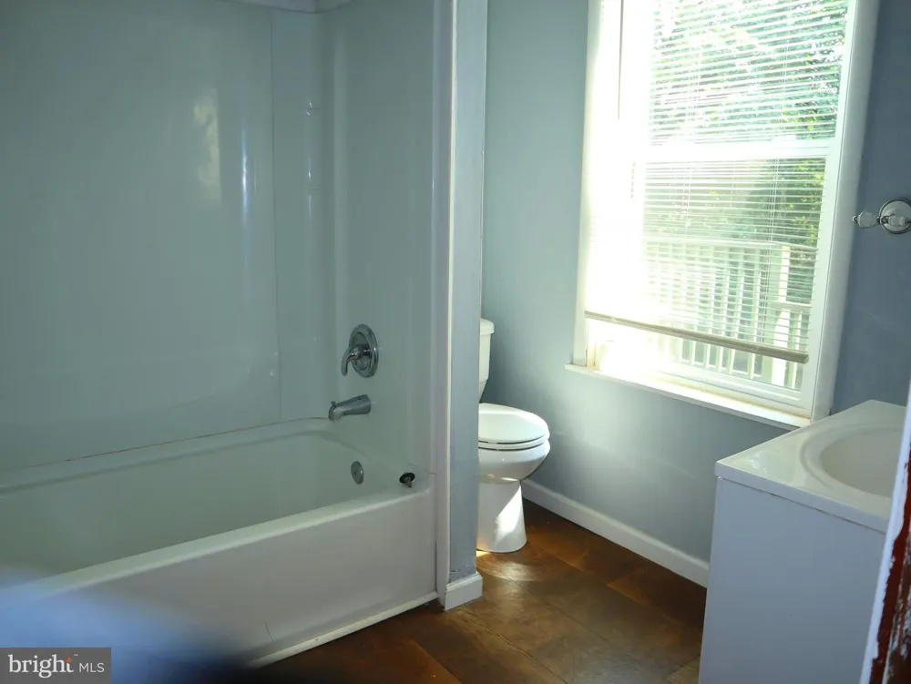 208 LINDEN AVENUE #B Riverton, NJ 08077