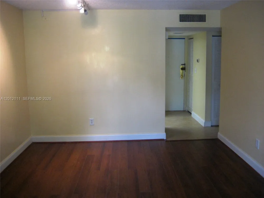 14301 Kendall Dr #309B Miami, FL 33186