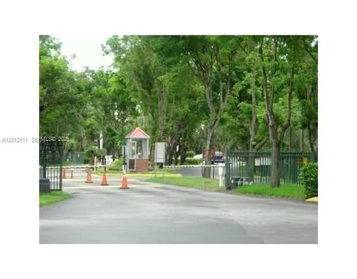 14301 Kendall Dr #309B Miami, FL 33186