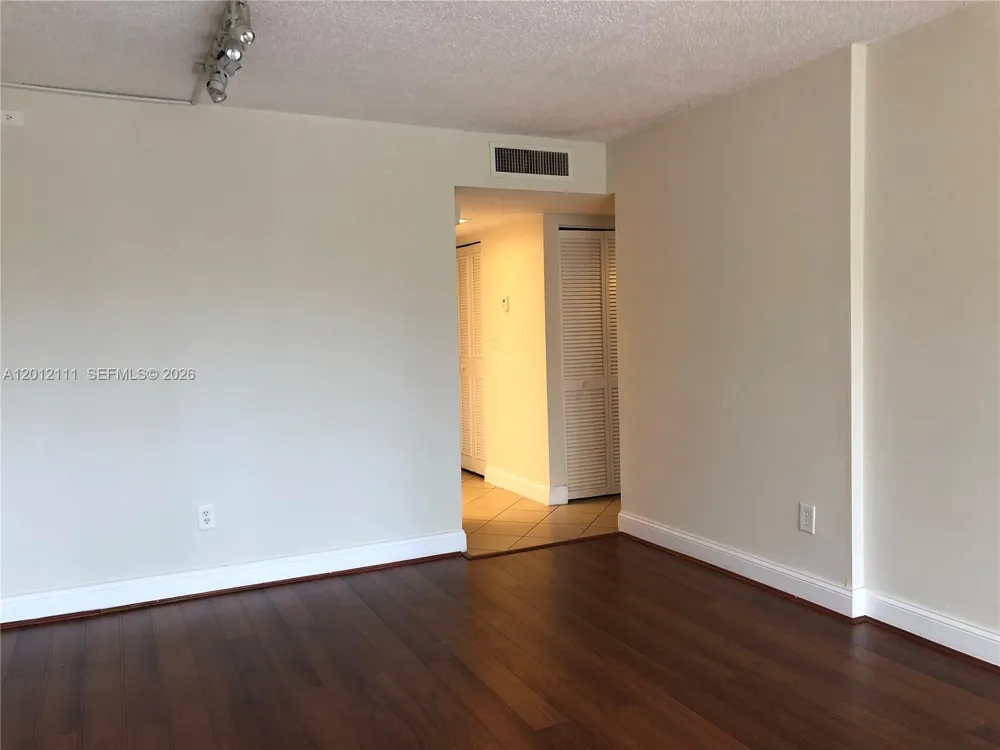 14301 Kendall Dr #309B Miami, FL 33186
